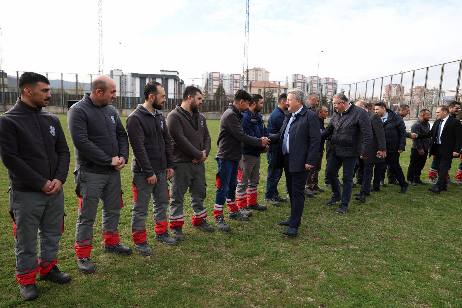 BAŞKAN PALANCIOĞLU, GÜNE MESAİ ARKADAŞLARIYLA BAYRAMLAŞARAK BAŞLADI