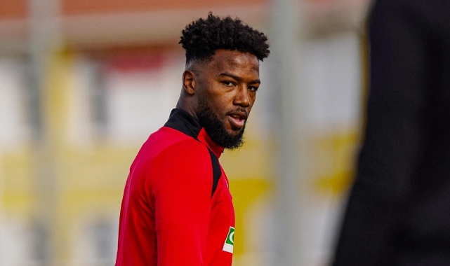 KAYSERİSPOR 17 FUTBOLCUYLA YOLLARINI AYIRDI