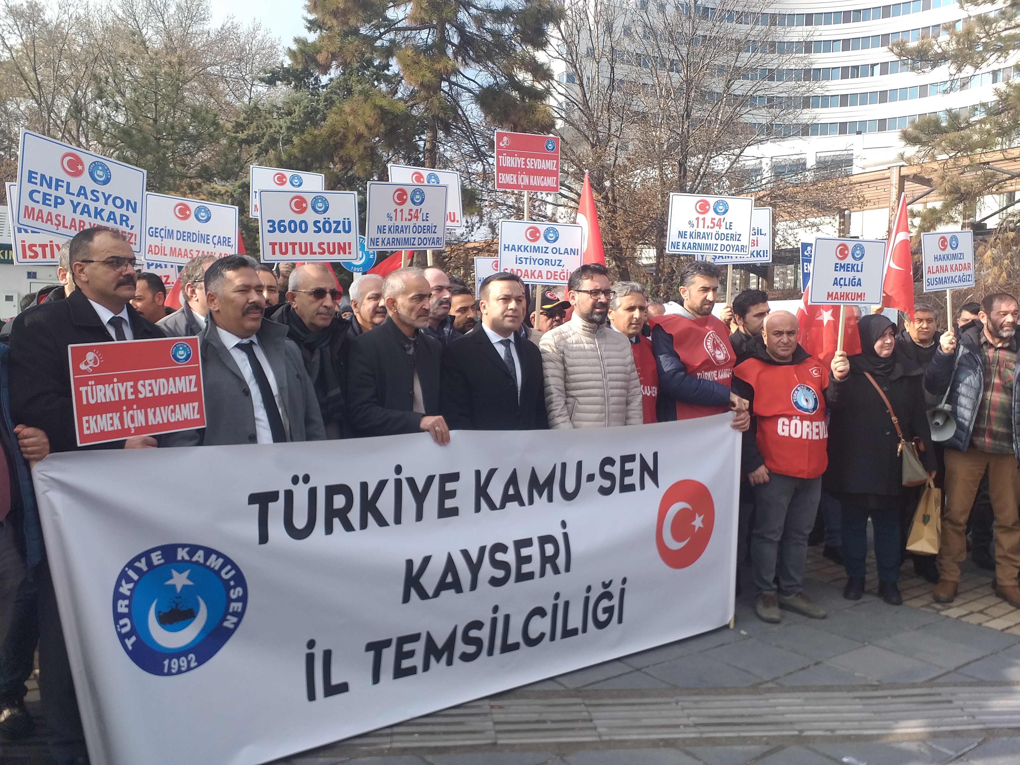 EK ZAM VE REFAH PAYI TALEP EDIYORUZ