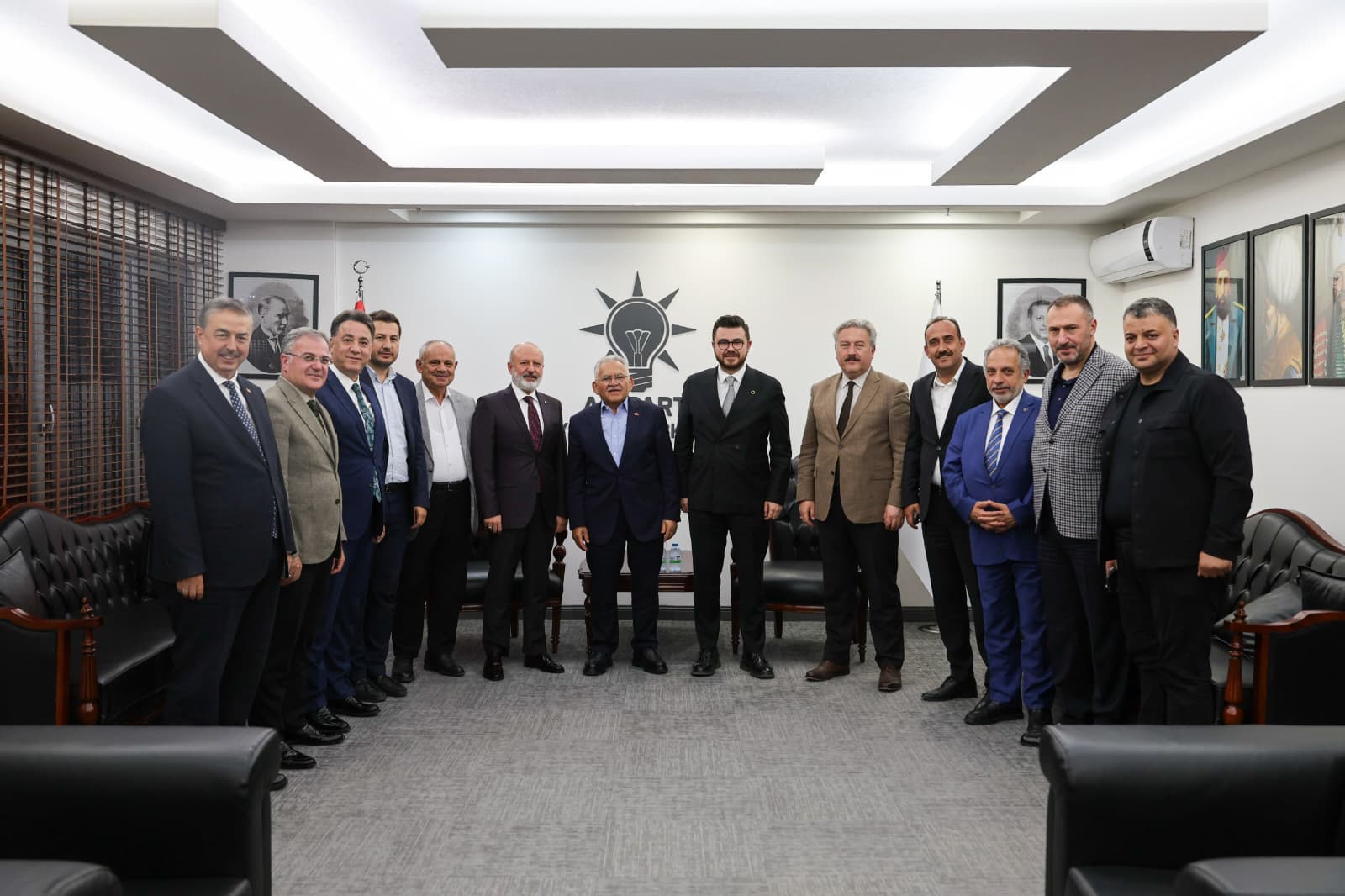AKPARTİ BAŞKANLARIYLA İSTİŞARE YAPTI