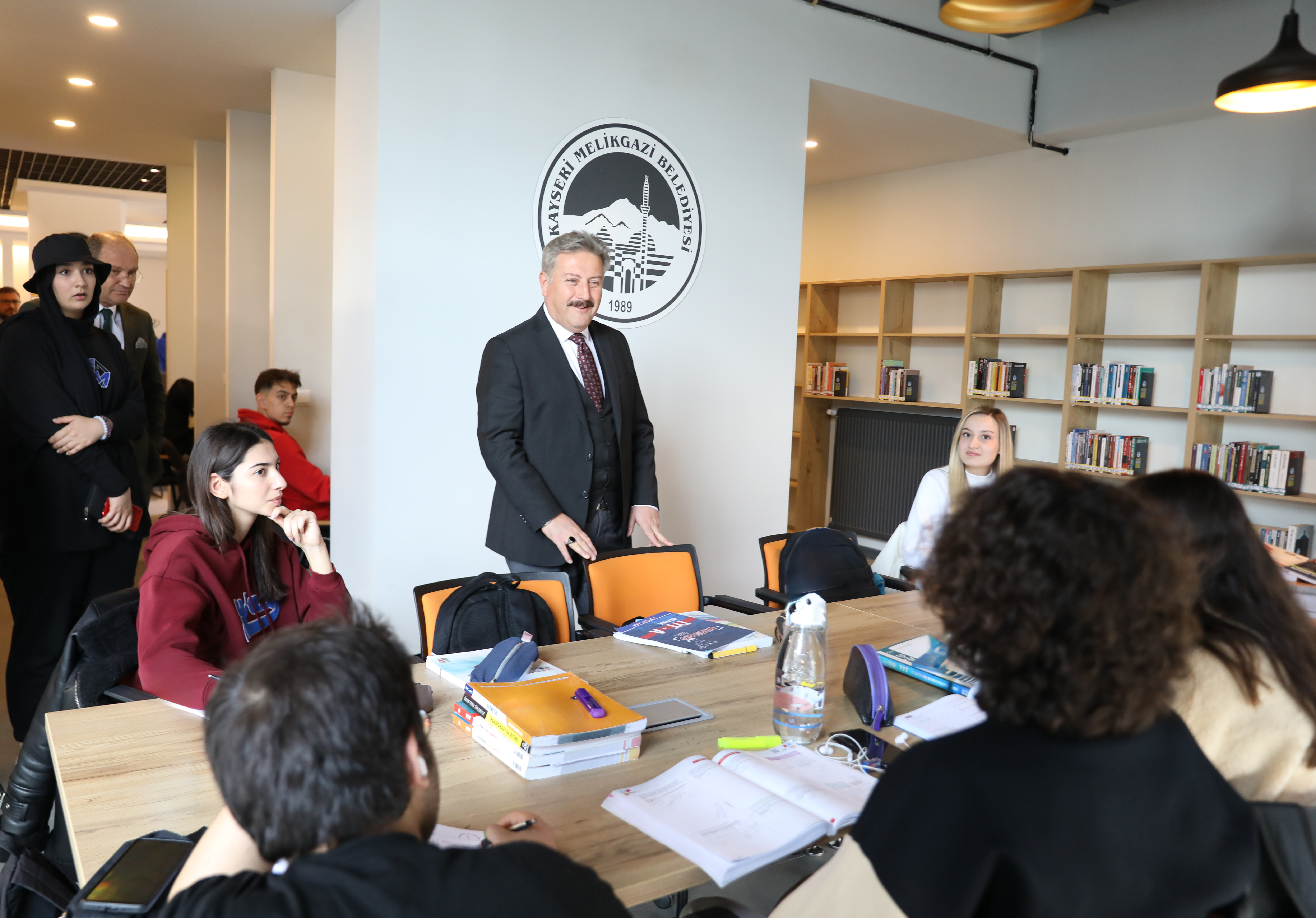 GENÇLERİN GELECEĞİ MELİKGAZİ’NİN DESTEKLERİYLE YÜKSELİYOR