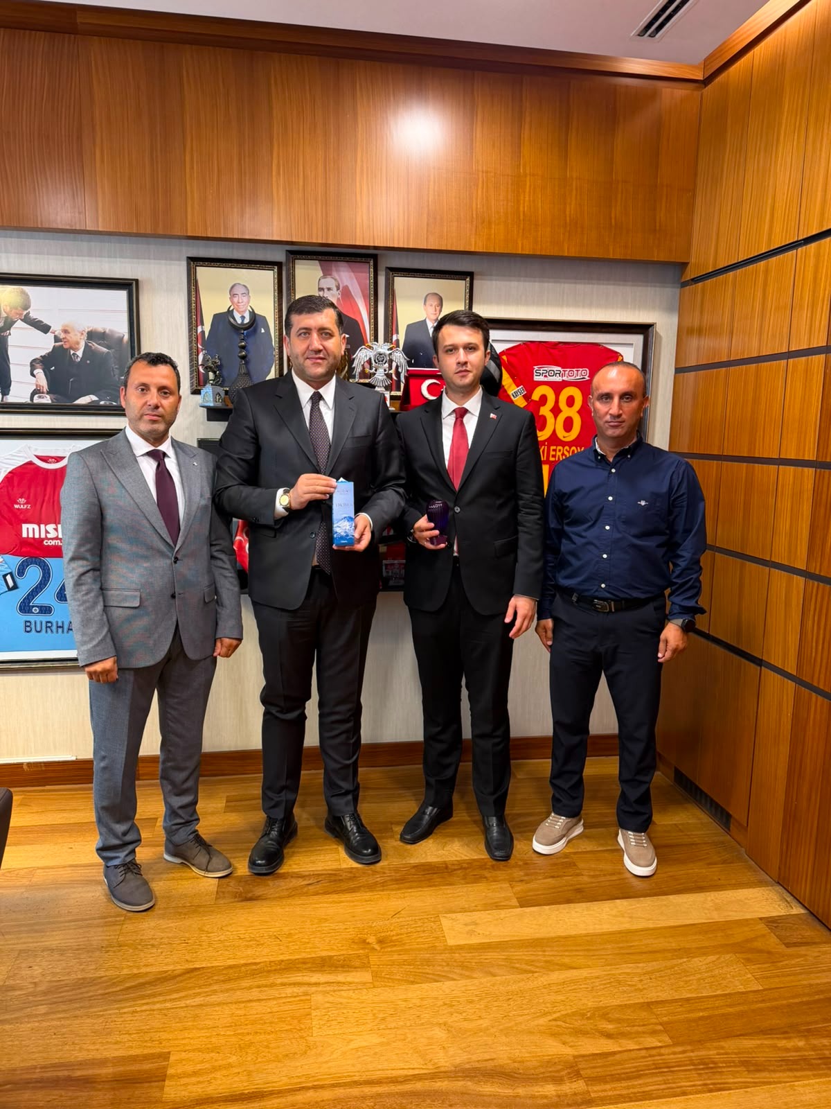 Auran Kozmetik, Türkiye'nin üretim vizyonunu ve kozmetik sektörünün geleceğini Ankara'da değerlendirdi.