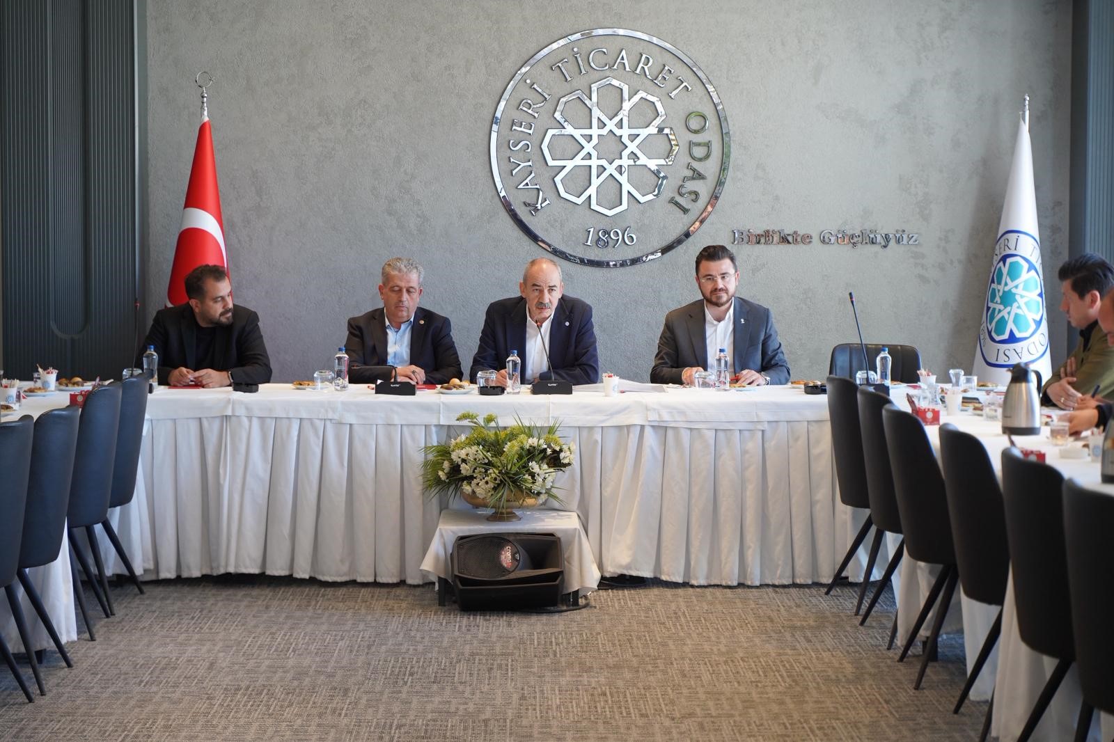 AK PARTİLİ VEKİLLER VE İL BAŞKANI İNŞAAT SEKTÖRÜ İSTİŞARE TOPLANTISI'NA KATILDI