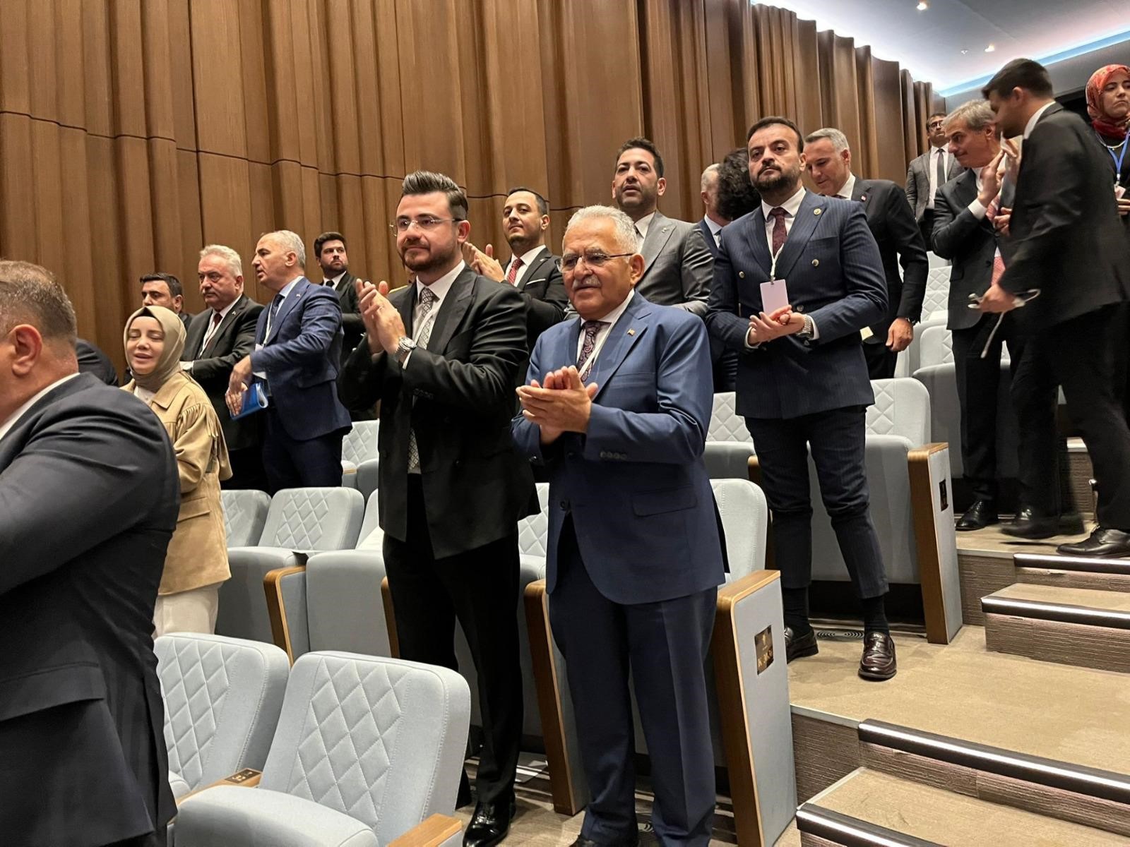 AK PARTİ KAYSERİ TEŞKİLATI GENİŞLETİLMİŞ İL BAŞKANLARI TOPLANTISINA KATILDI