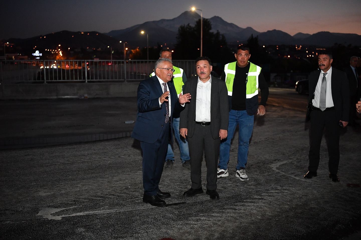 BAŞKANDAN VALİYE AKŞAM SÜRPRİZİ