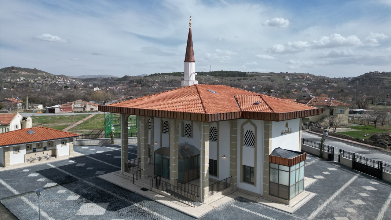 “YUNUS EMRE CAMİ, GESİ GİBİ GÜZEL VE ŞİRİN OLDU”