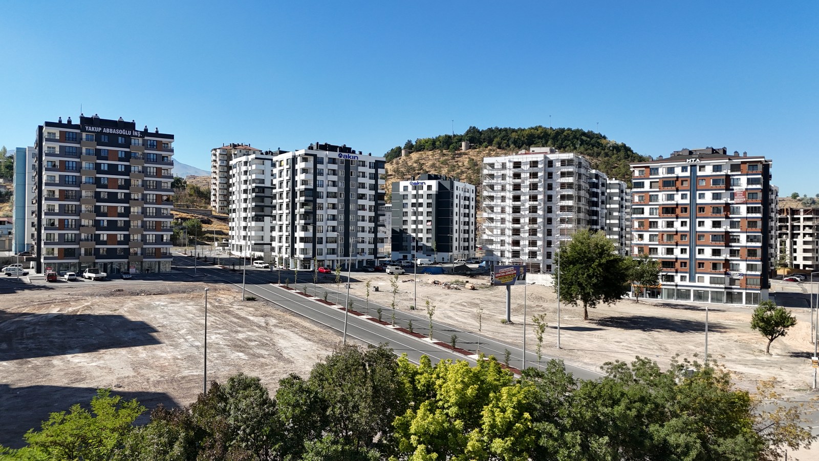 MELİKGAZİ'DE DÖNÜŞÜM DEVAM EDİYOR, MODERN DAİRELER SAHİPLERİNİ BULUYOR