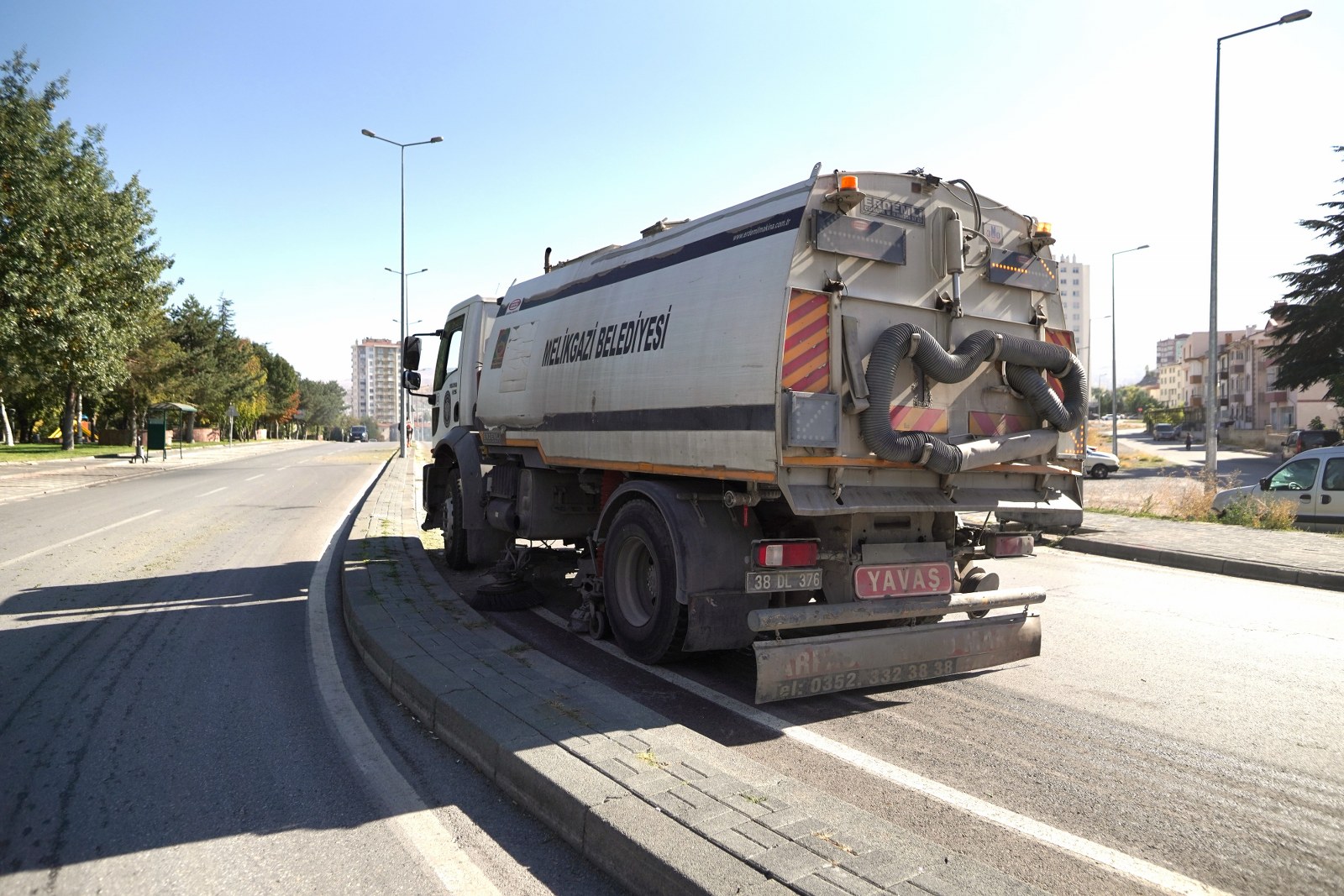 MELİKGAZİ'DE DAHA TEMİZ VE DÜZENLİ BİR İLÇE İÇİN GENEL SONBAHAR TEMİZLİĞİ BAŞLADI