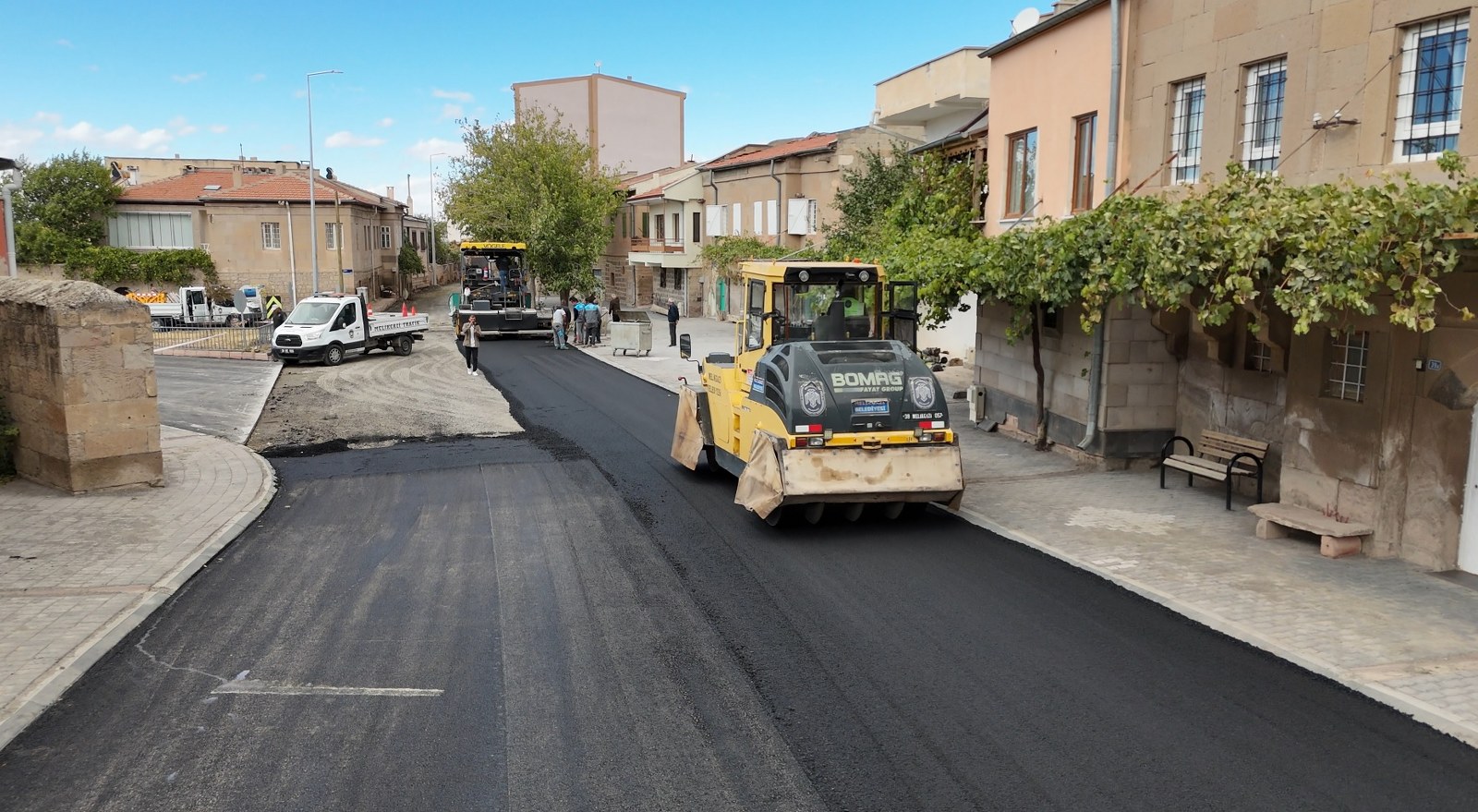 2 MAHALLEYE 12 KM ASFALT YOL