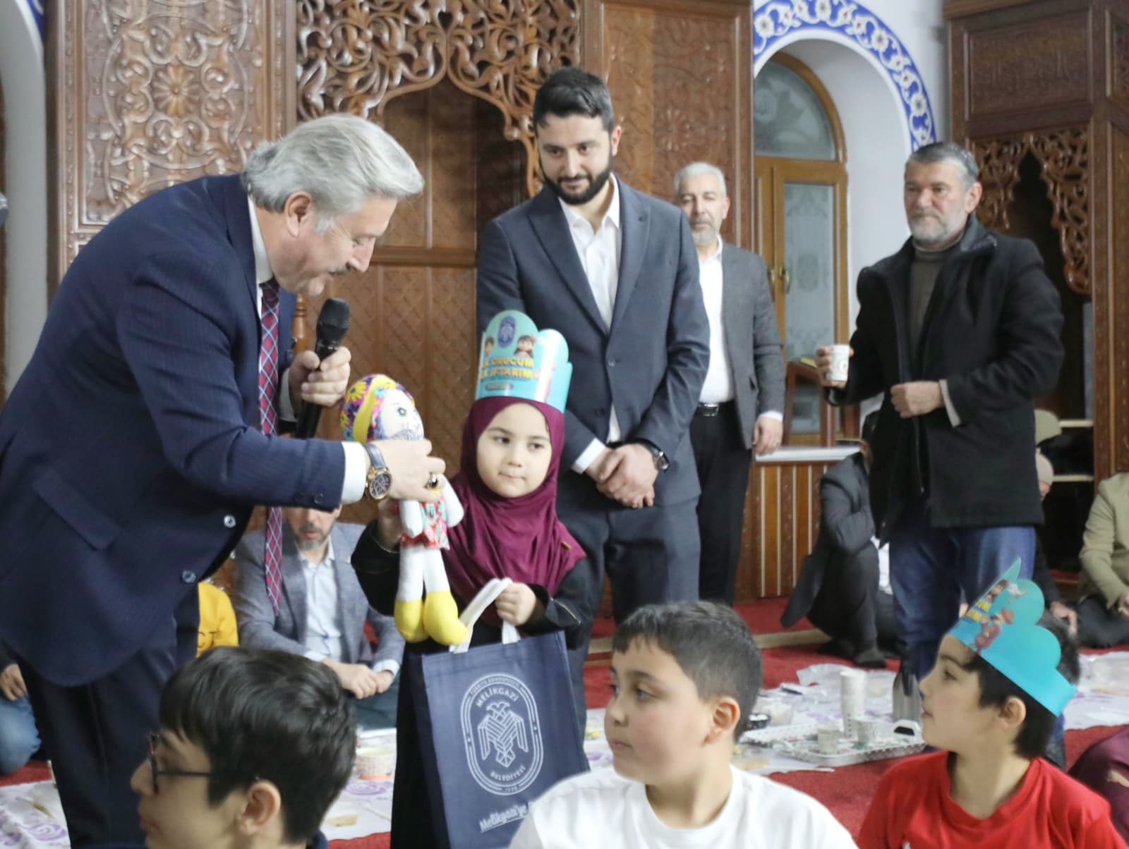“İLK ORUCUM İLK İFTARIM” PROGRAMINDA GÖNÜL SOFRASI ÇOCUKLARIN NEŞESİ İLE BEREKETLENDİ