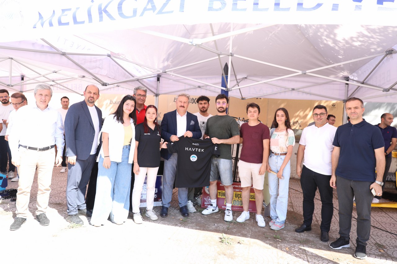 MELİKGAZİ BELEDİYESİ GENÇLERE YÖNELİK HİZMETLERİYLE ÖRNEK OLUYOR!