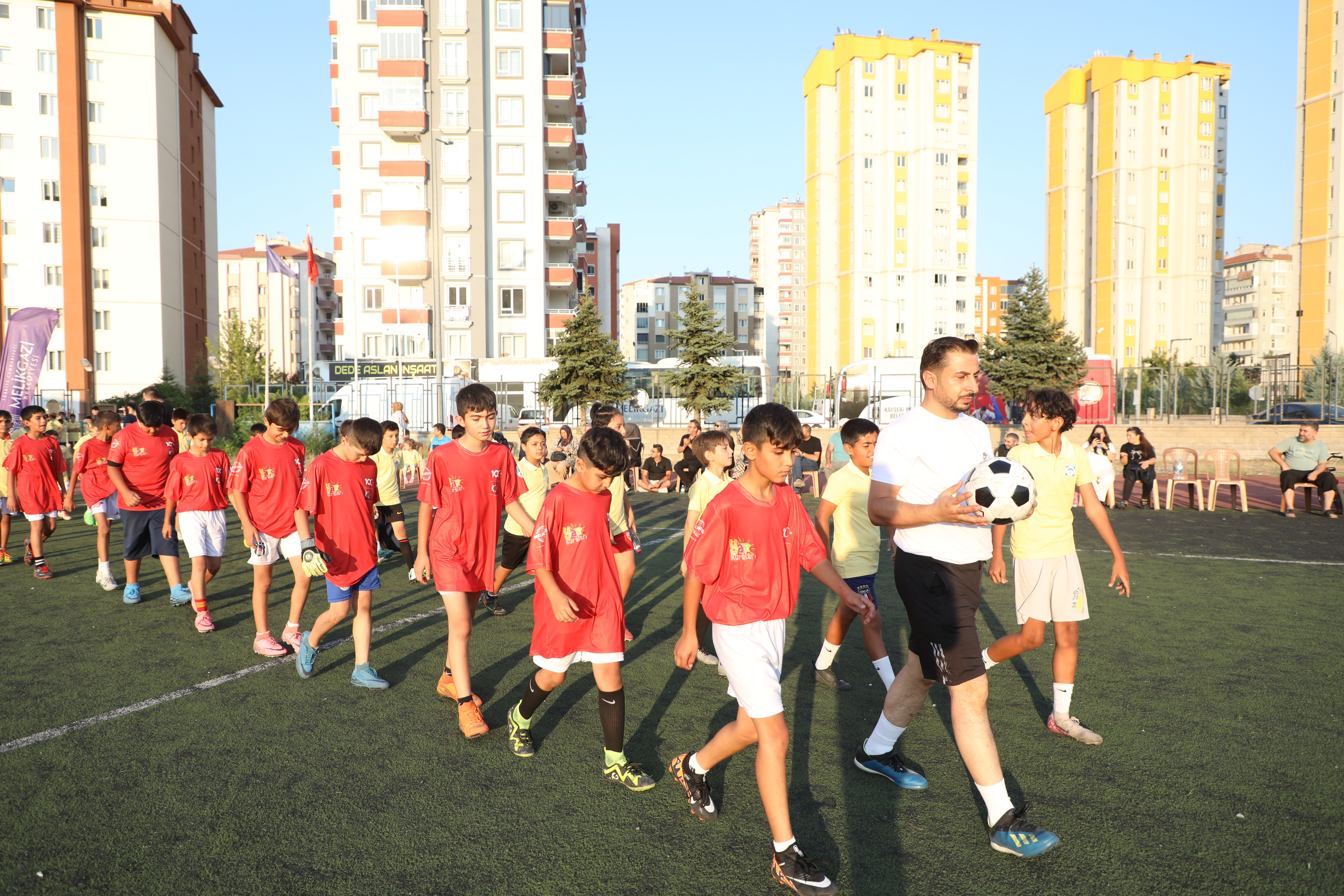 MELİKGAZİ BELEDİYESİ TESİSLER ARASI FUTBOL TURNUVASI’NIN ŞAMPİYONU YENİKÖY OLDU