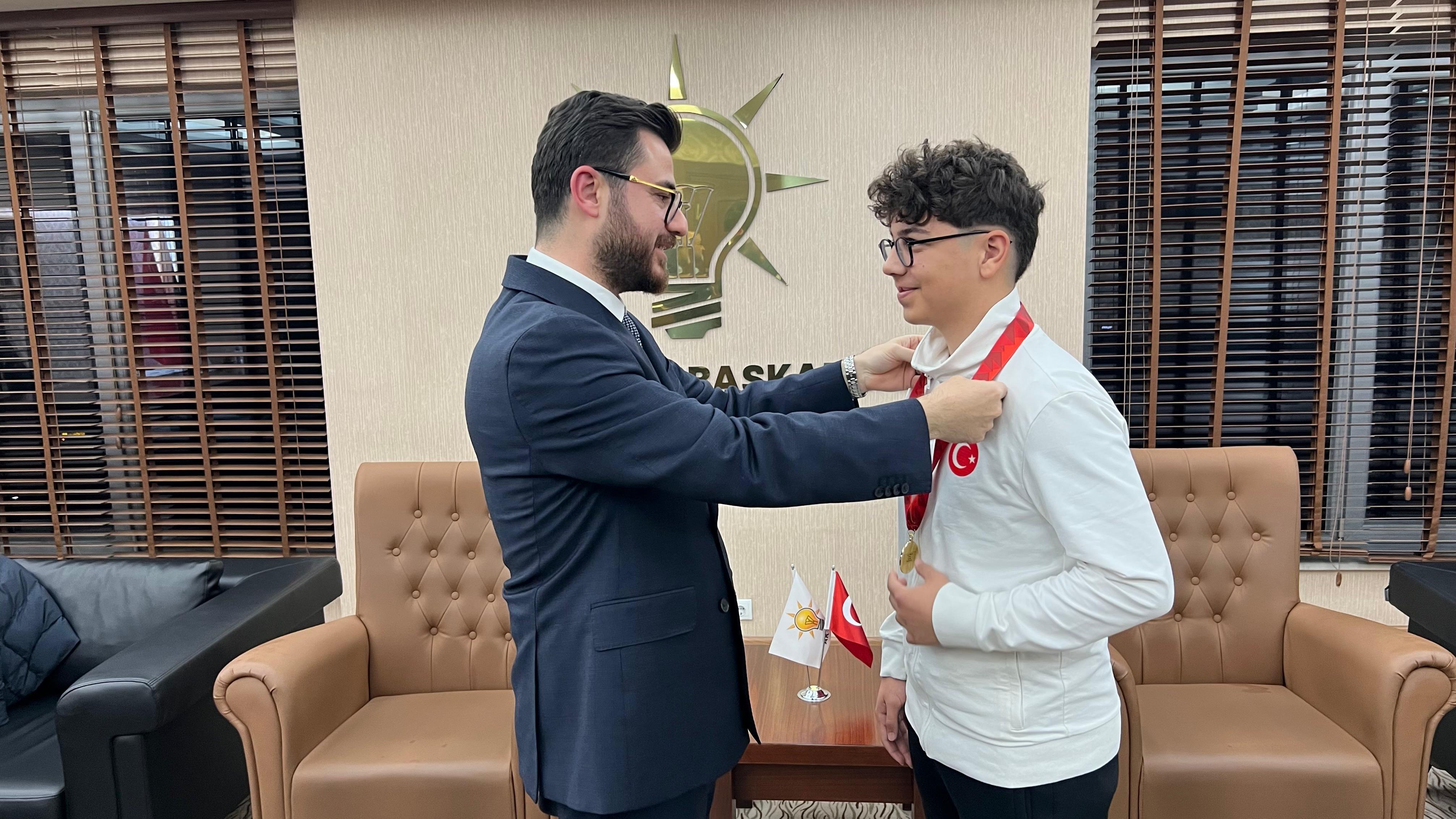 ALTIN MADALYA AK PARTİ’DE