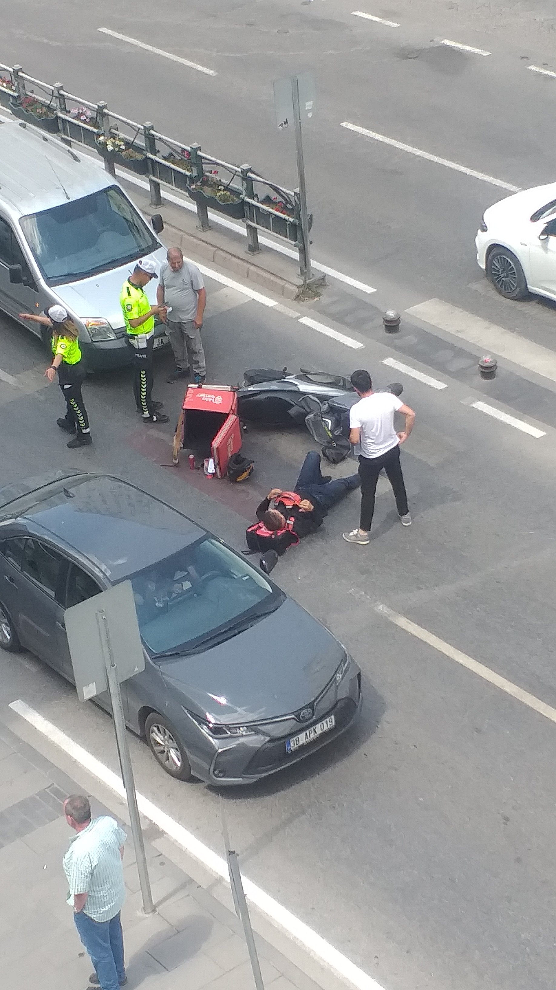 YİNE İSTASYON CADDESİ YİNE KAZA YİNE KURYE