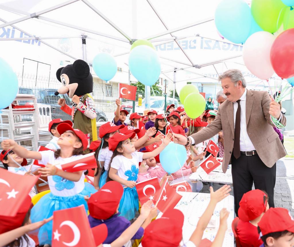 BAŞKAN PALANCIOĞLU 23 NİSAN ULUSAL EGEMENLİK VE ÇOCUK BAYRAMI’NI KUTLADI