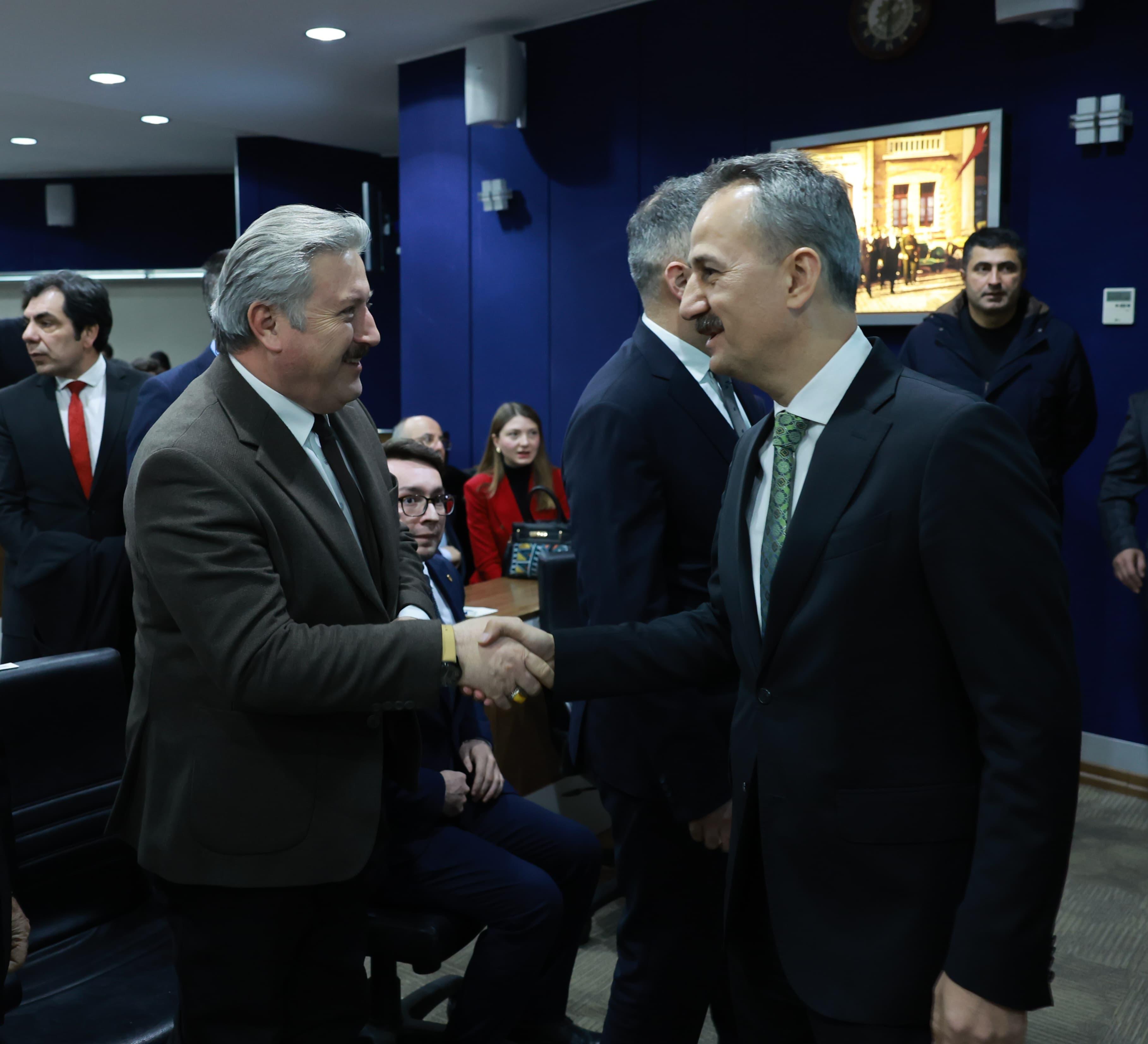 SAVUNMA SANAYİİ BAŞKANI’NDAN MELİKGAZİ BELEDİYESİ HAVACILIK VE UZAY BİLİMLERİ LİSESİ’NE ÖVGÜ