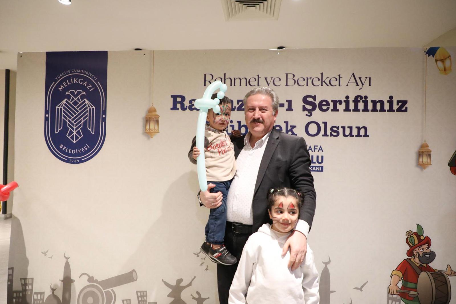 YETİM VE ÖKSÜZ ÇOCUKLAR BAŞKAN PALANCIOĞLU İLE İFTAR YAPTI