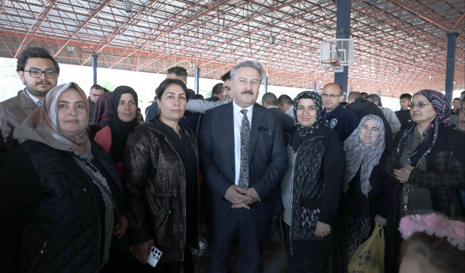 BAŞKAN PALANCIOĞLU MAKAMI YILDIRIM BEYAZIT MAHALLESİ’NE TAŞIDI