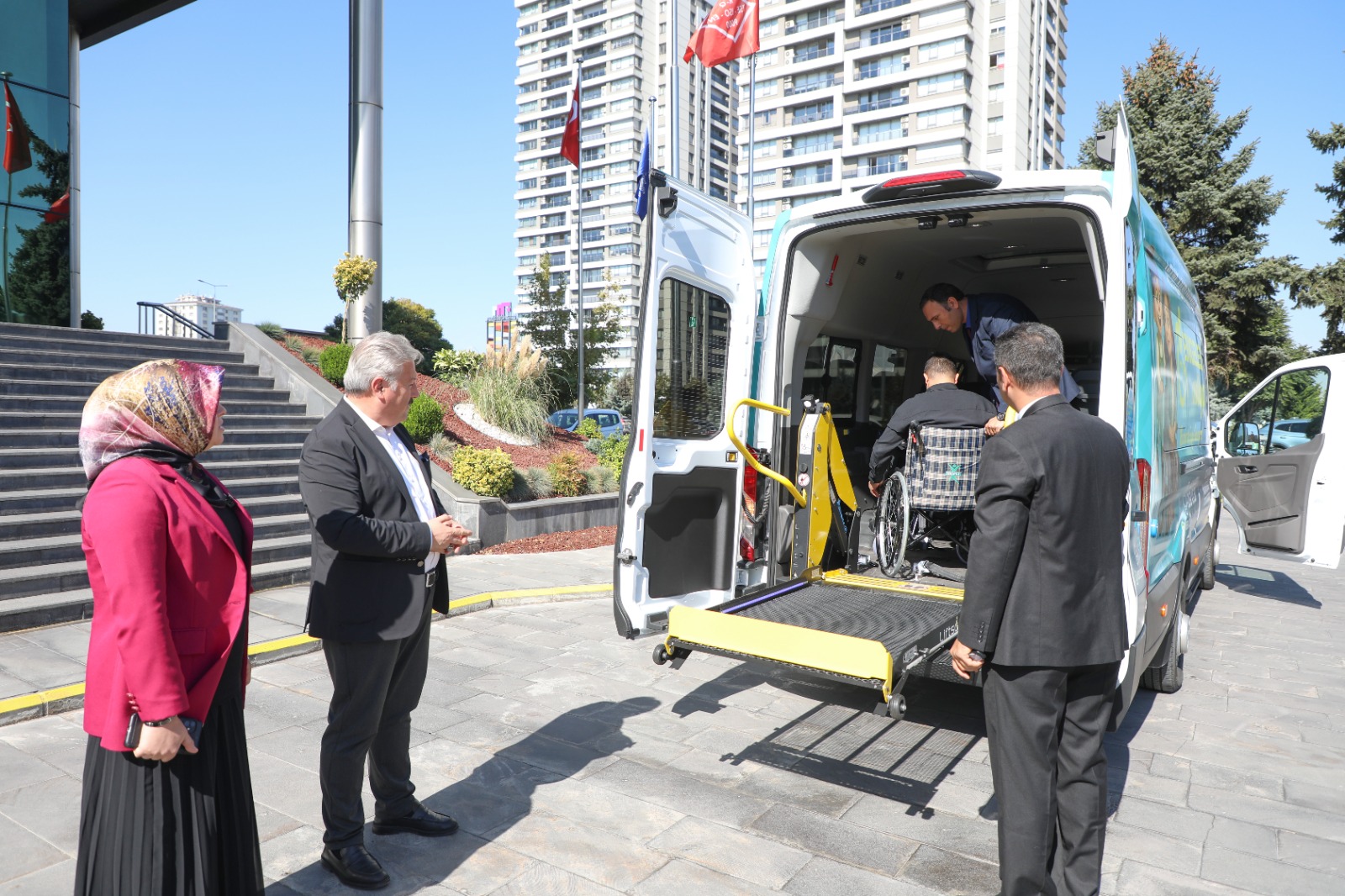 ENGELLİ DOSTU BELEDİYEDEN ‘ENGELSİZ MELİKGAZİ’ ARACI
