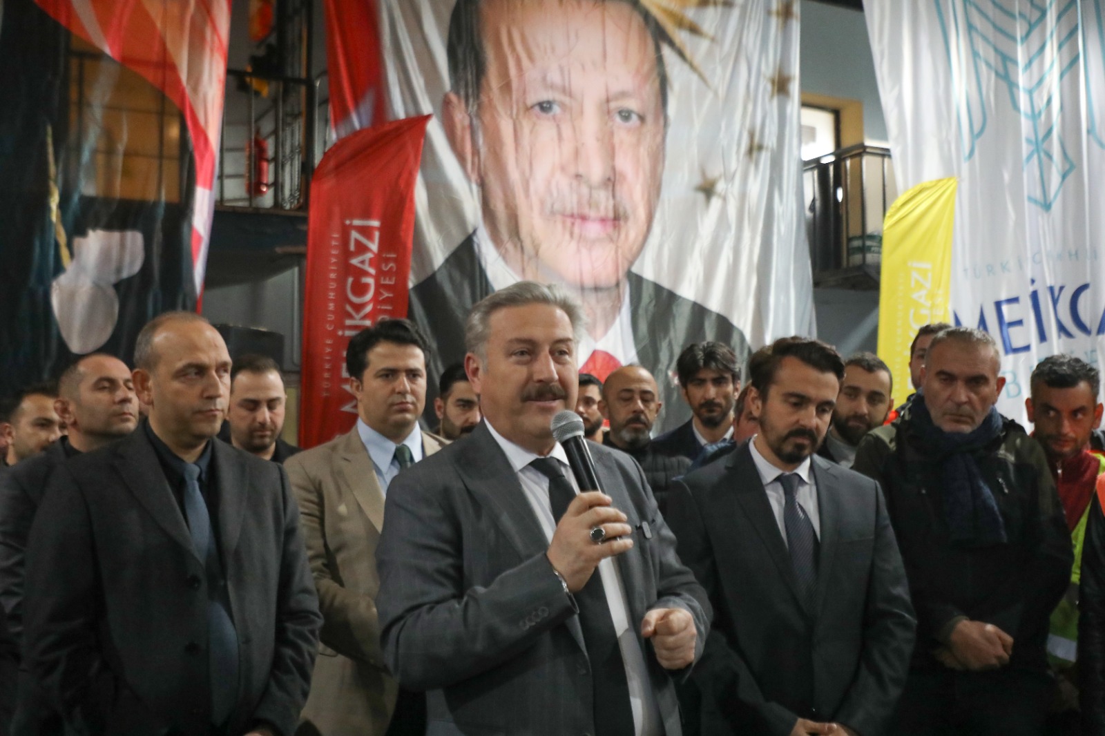 BAŞKAN PALANCIOĞLU TOPLU İŞ SÖZLEŞMESİNİ İŞÇİLERLE KUTLADI