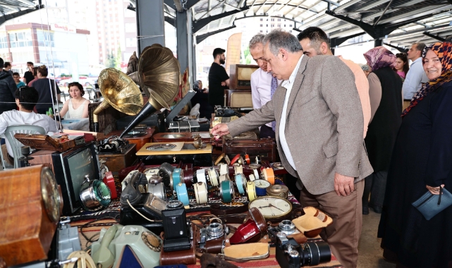 ANTİKACILAR AYNI YERDE AYNI GÜNÜNDE