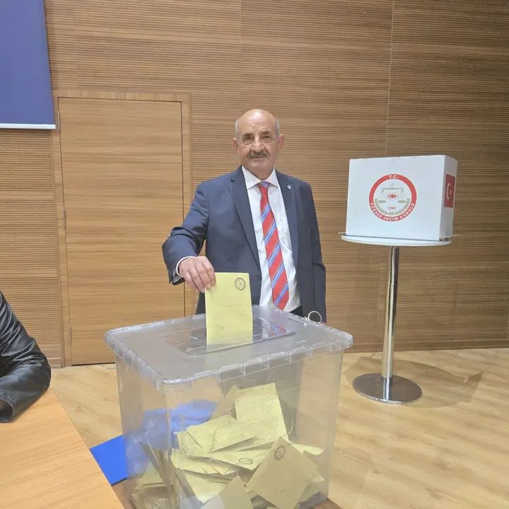 İYİ PARTİ KOCASİNANDA HAYRULLAH DURMUŞLA DEVAM KARARI