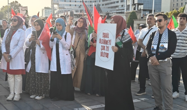 SAĞLIK ÇALIŞANLARI GAZZE İÇİN BİRARADA