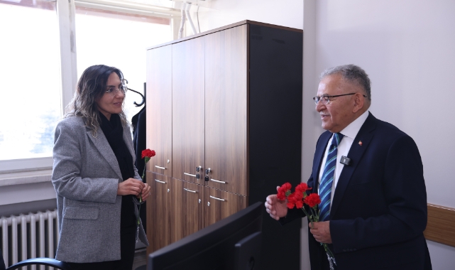 KARANFİLLİ KUTLAMA