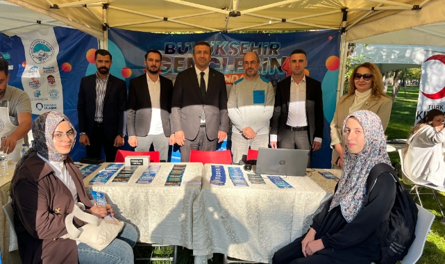 ÜNİVERSİTELİLERE REHBERLİK, SANAT VE SPOR DOLU ETKİNLİK