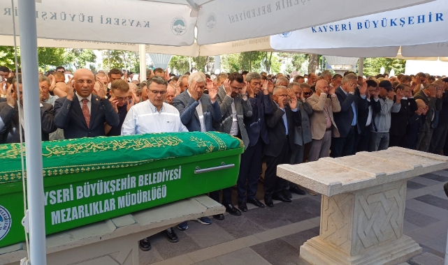 ESKİ BELEDİYE BAŞKANI SON YOLCULUĞUNA UĞURLANDI