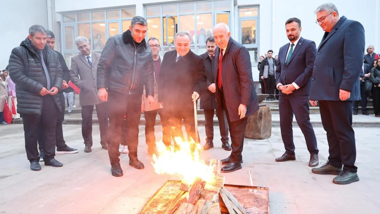 ÜNİVERSİTEDE NEVRUZ KUTLAMASI