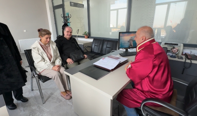 GÖRME ENGELLİ VATANDAŞLAR HACILARDA DÜNYA EVİNE GİRDİ