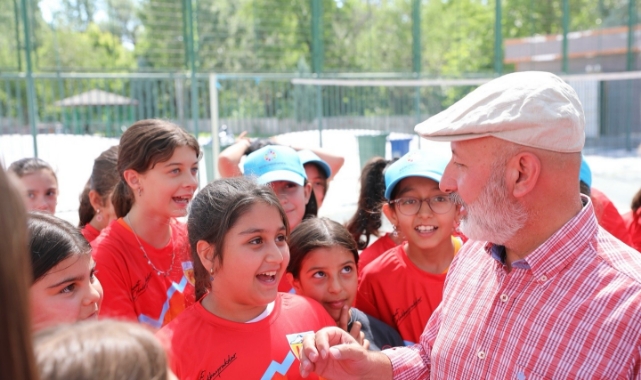 KOCASİNANDA ÇOCUKLAR HEM ÖĞRENİYORLAR HEM EĞELENİYORLAR