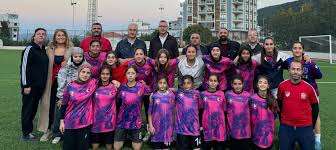 KEMALPAŞA ÖREN KADIN FUTBOL TAKIMI SAHADA TARİH YAZIYOR!