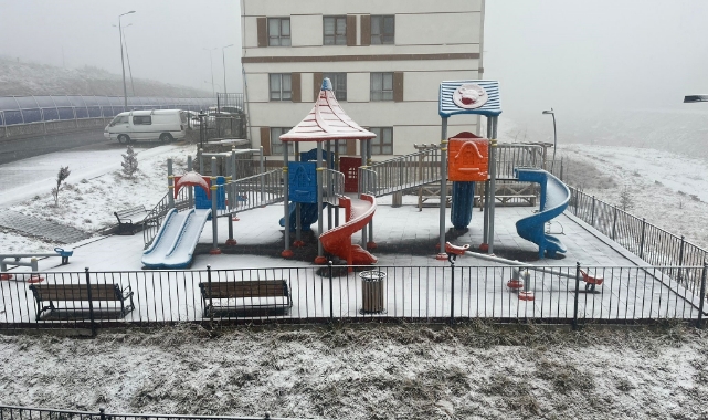 KAYSERİ GÜNE KAR YAĞIŞIYLA BAŞLADI