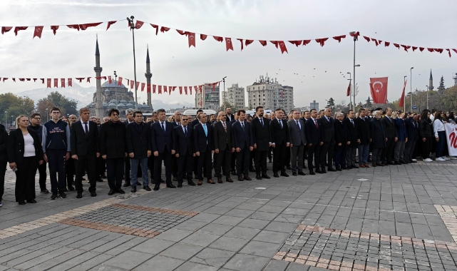 ÖĞRETMENLER GÜNÜ DOLAYISIYLA ÇELENK KOYMA TÖRENİ YAPILDI
