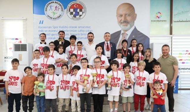 KOCASİNANDAN 19 MAYISTA ŞAH VE MAT