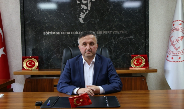 ÖĞRENCİLERİNİN HAYALLERİNİ GERÇEĞE DÖNÜŞTÜRÜYOR