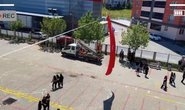 BÜYÜK ALKIŞ TOPLADILAR