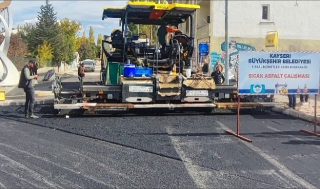 O İLÇEYE 2 GÜNDE 2 TON ASFALT DÖKÜLDÜ