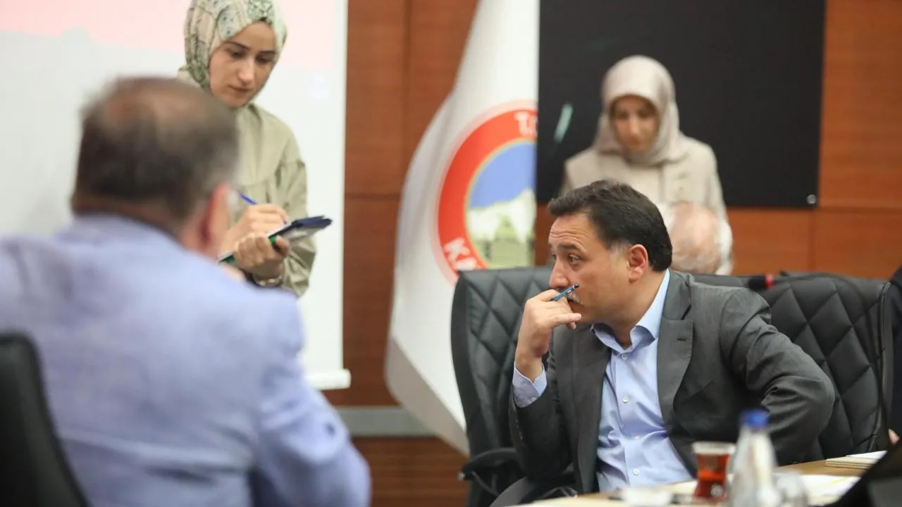 KAYSERİ VALİSİ VATANDAŞLARIN SORUNLARINI DİNLEDİ