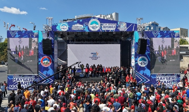 YARI MARATON DÜNYA SAHNESİNDE SES GETİRDİ